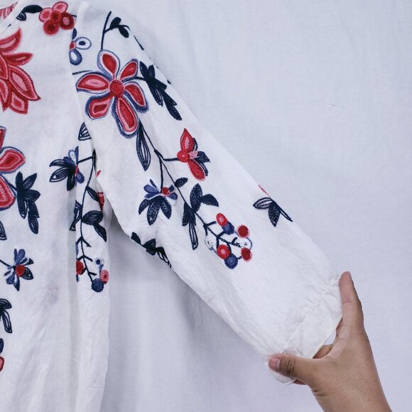 Kindred Anthropologie White Floral Embroidered 3/4 Sleeve Smocked Bottom Top S - Picture 7 of 14